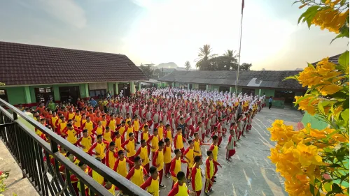 MEMPERINGATI HARI ANAK NASIONAL ( SENAM PAGI CERIA)
